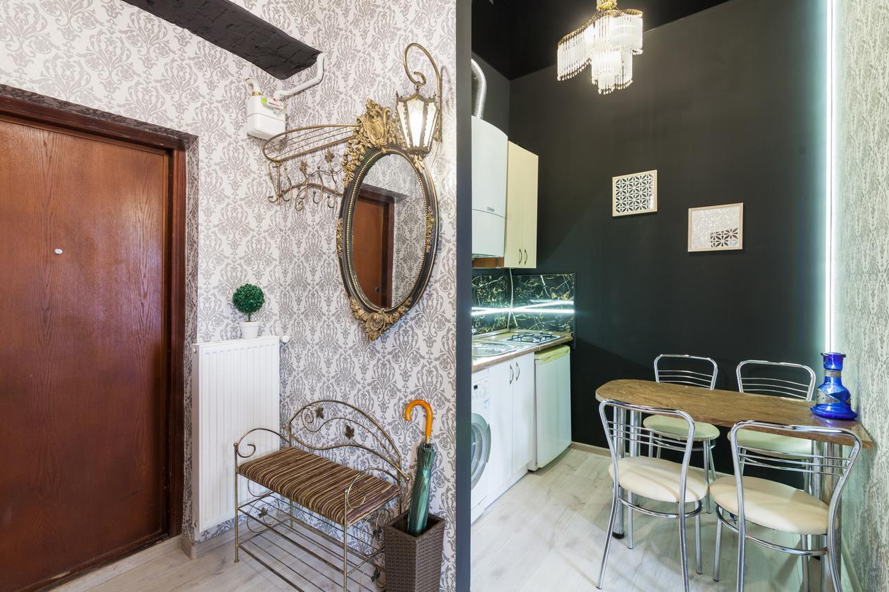 Apartment Austrian Leopolli Near Railway Station *